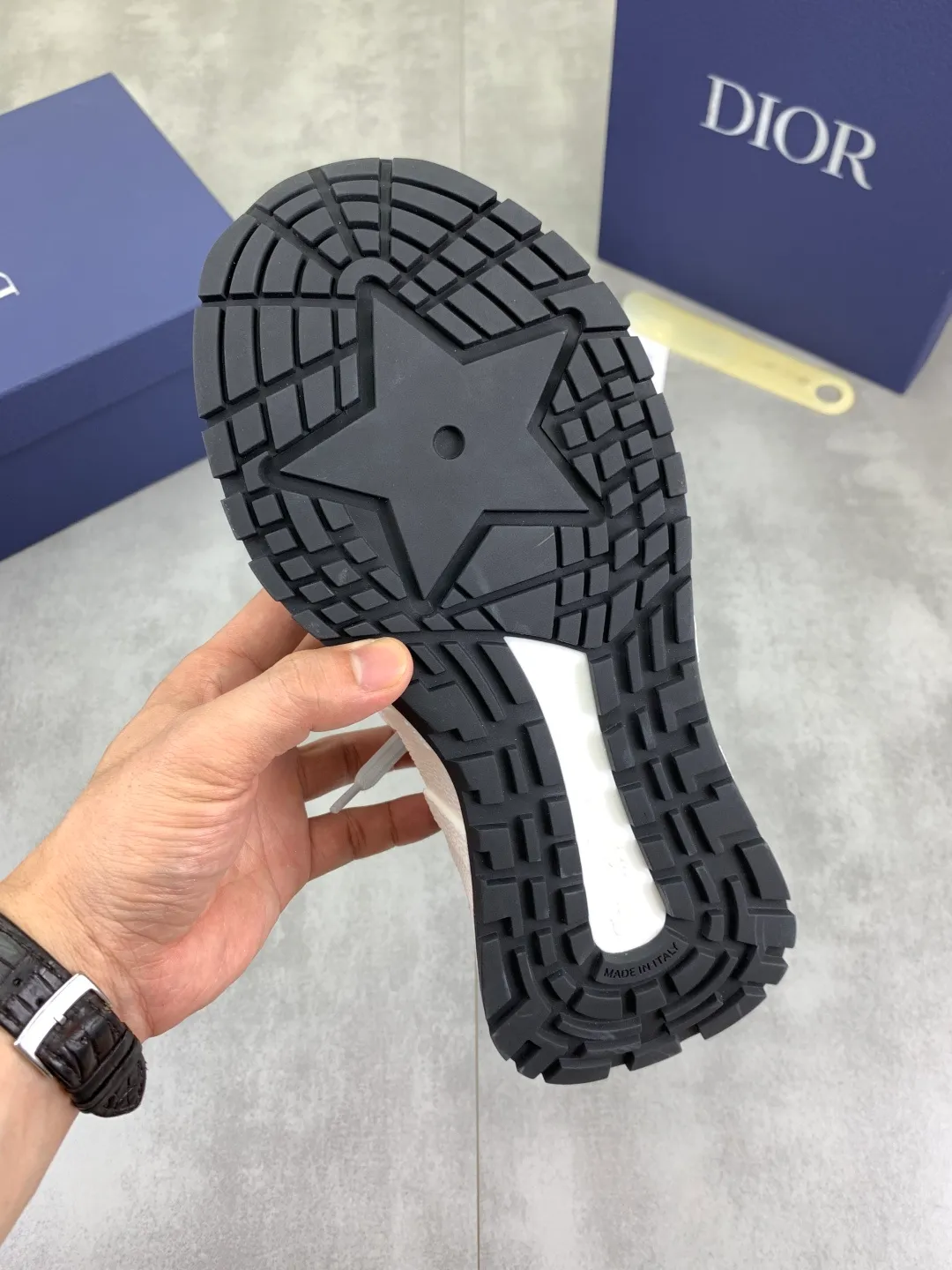 Men's Men's Shoes💰P440💰[New Style]🆘[Dior] 2025 Dior Original Lace-up Low-top Men's Shoes Classic casual shoes 🔥This model is the official classic model, with high quality and made by famous original designers. It is made of high-quality cowhide with original materials➕comfortable and breathable mesh lining➕pigskin insole. The perfect last shape and generous and fashionable design have attracted many consumers and are suitable for drivers to drive🚗. What you want is the best quality in the market. Color: seven colors. Code number: 38--44 (45 46 customized)